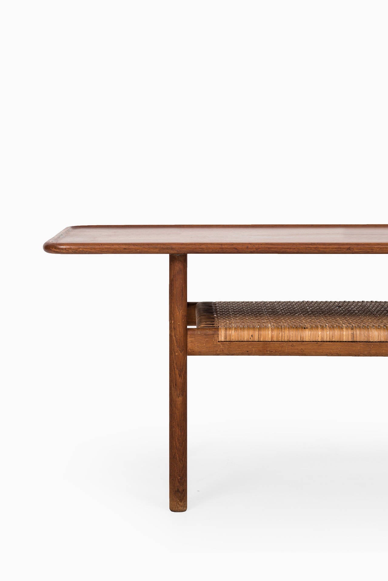 Rare coffee table model AT-10 designed by Hans Wegner. Produced by Andreas Tuck in Denmark.