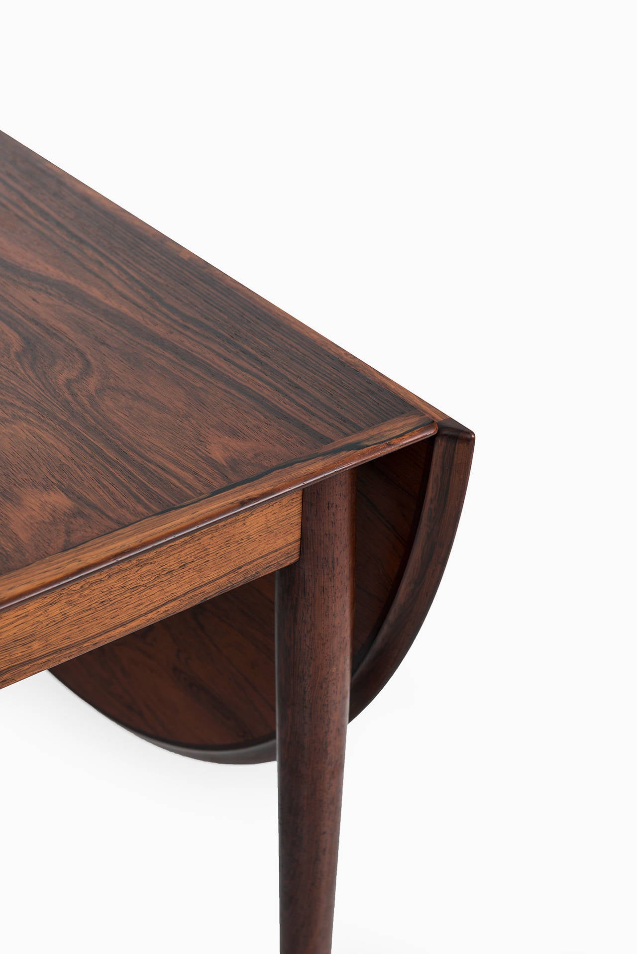 Dining table model 227 in rosewood designed by Arne Vodder. Produced by Sibast in Denmark.