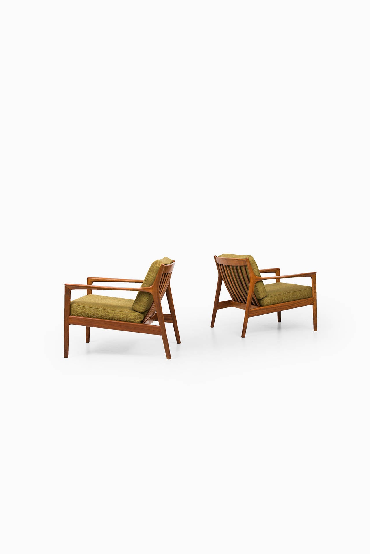 A pair of easy chairs model USA-75 designed by Folke Ohlsson. Produced by Dux in Sweden.