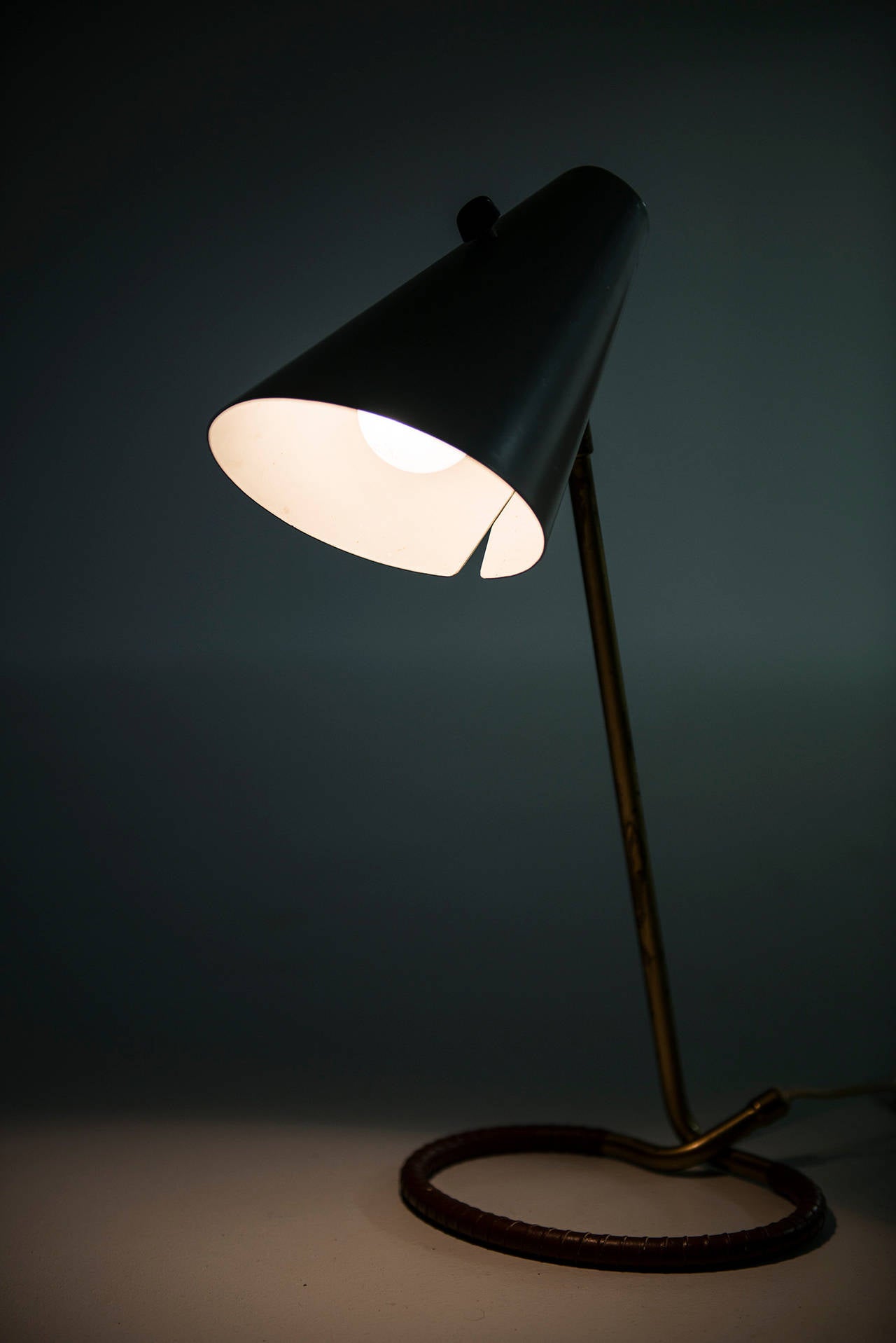 Brass Hans Bergström Table Lamp Model No. 711 by Ateljé Lyktan in Åhus, Sweden