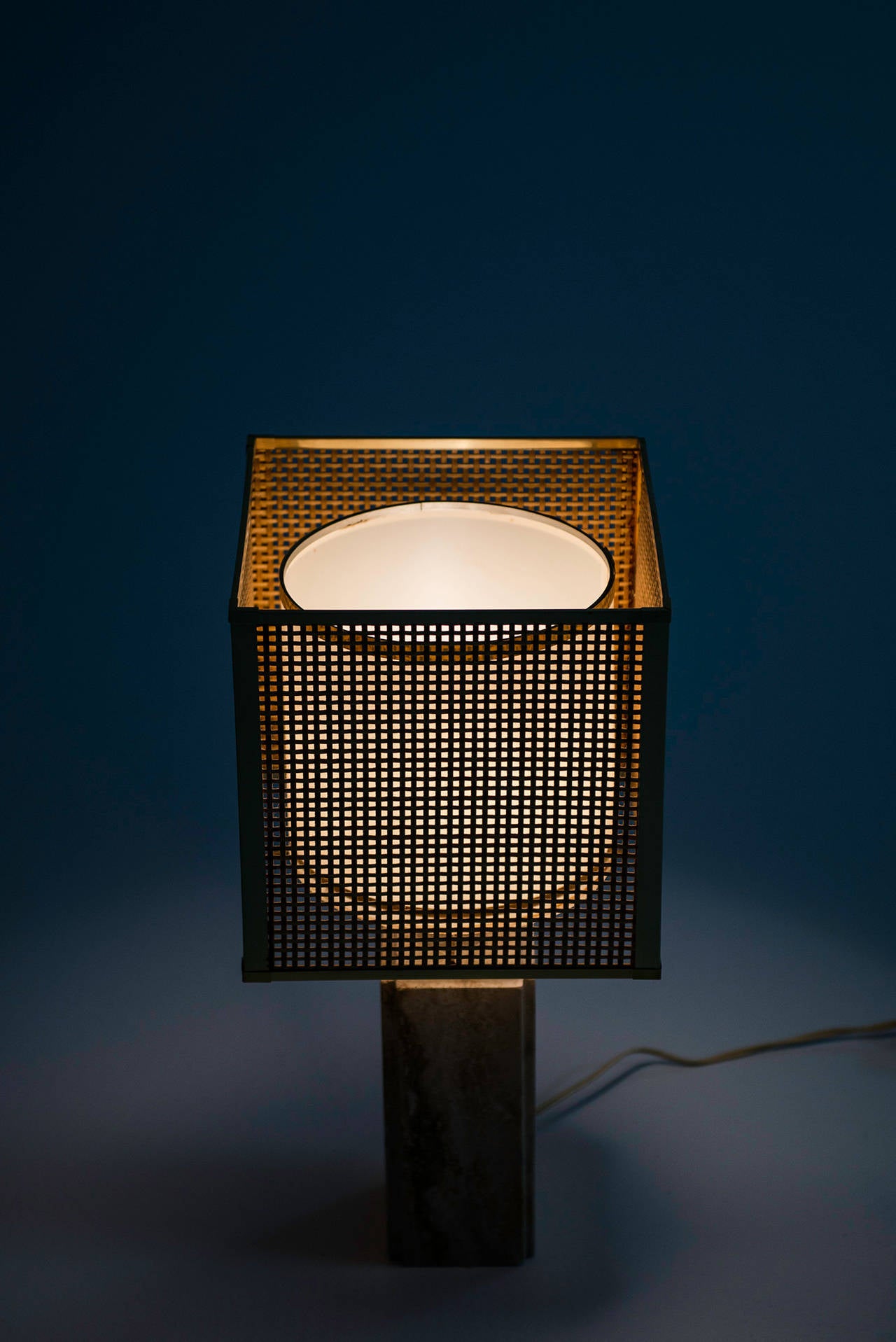 Fili Mannelli Table Lamp in Travertine, Woven Cane and Brass In Excellent Condition In Limhamn, Skåne län