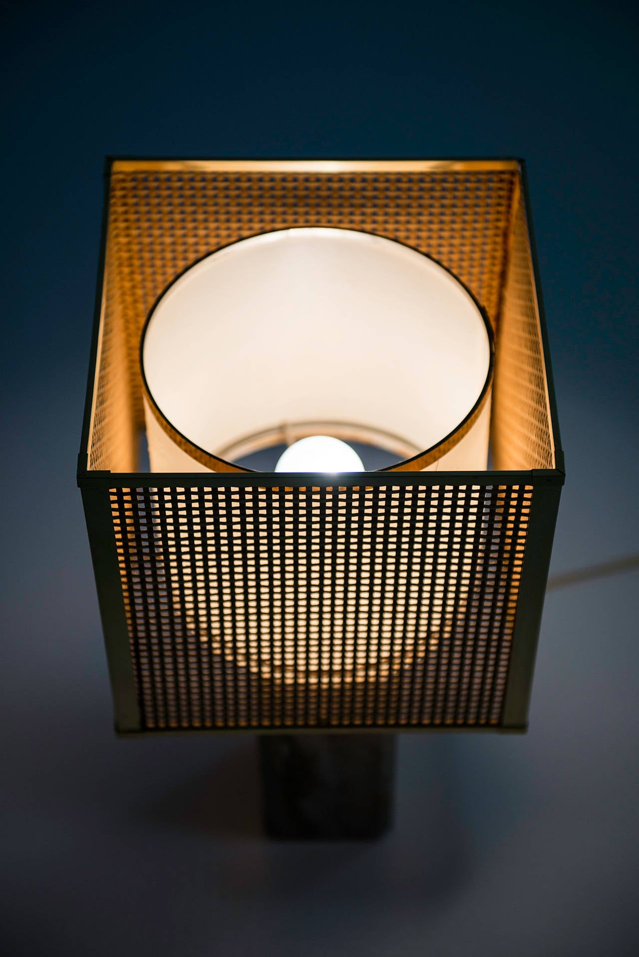 Mid-20th Century Fili Mannelli Table Lamp in Travertine, Woven Cane and Brass