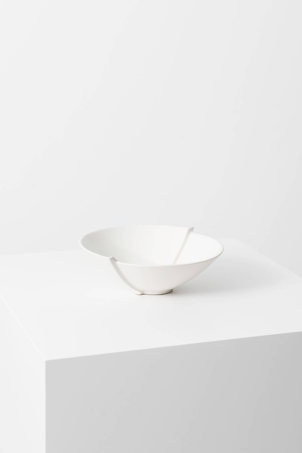 Stoneware bowl model Surrea designed by Wilhelm Kåge. Produced by Gustavsberg in Sweden.