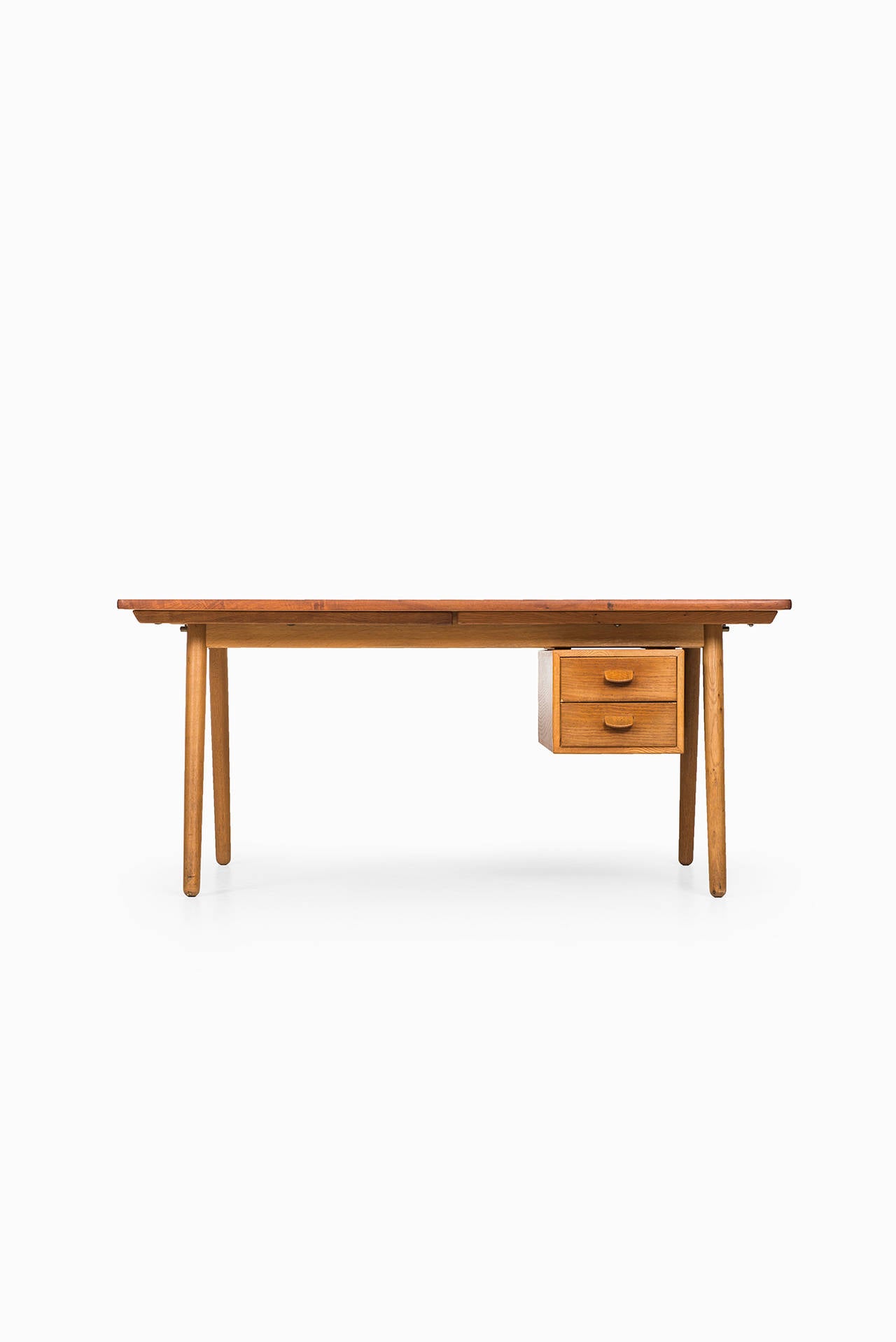Very rare desk and dining table model C35/J62 designed by Poul Volther. Produced by FDB Møbler in Denmark. Possible to move the drawer to left/right side and away.