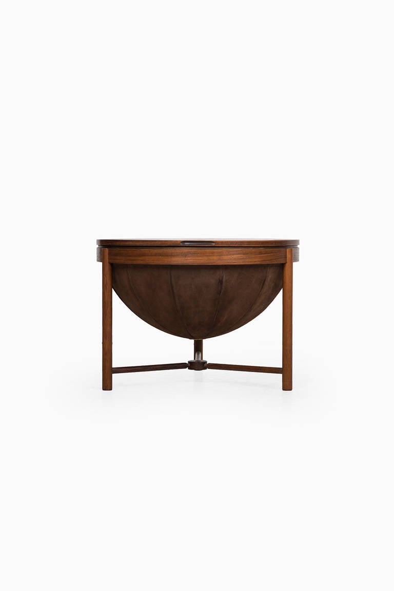 Rare side or sewing table in rosewood designed by Rolf Rastad and Adolf Relling. Produced by Rasmus Solberg in Norway.