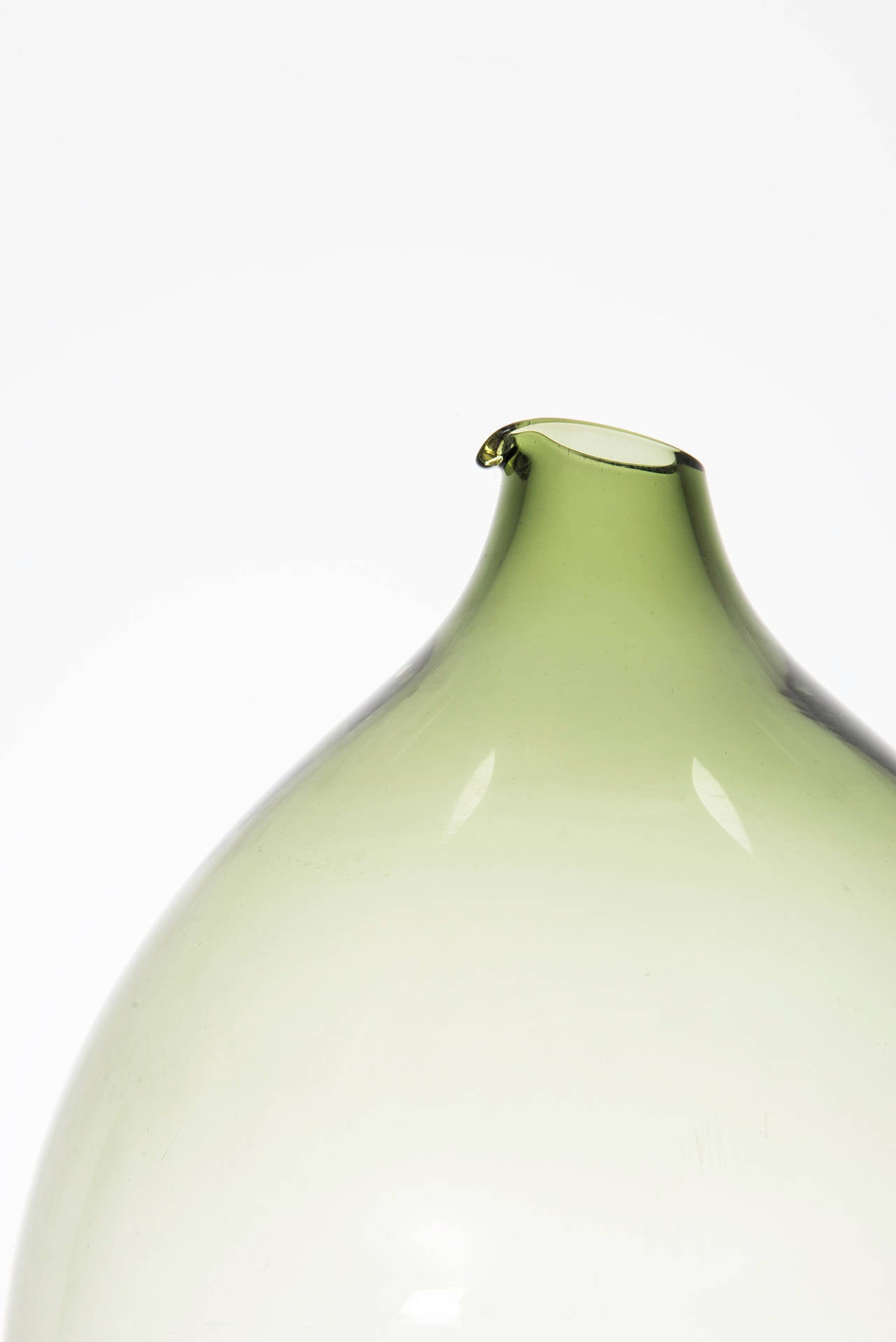 Glass vase designed in 1963 by Kjell Blomberg. Produced in Gullaskruf in Sweden.