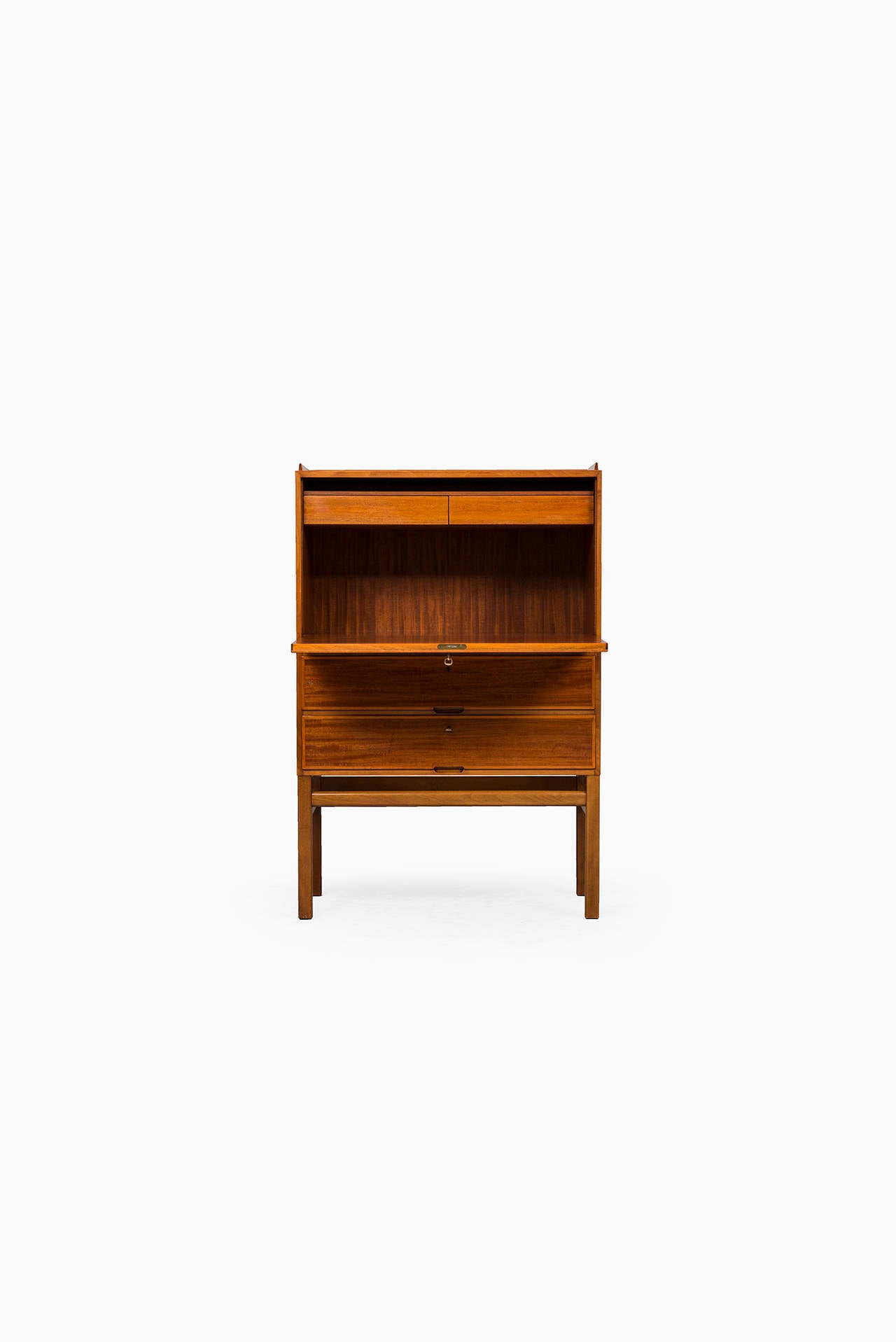 Axel Larsson cabinet / secretaire in mahogany by Bodafors in Sweden In Excellent Condition In Limhamn, Skåne län