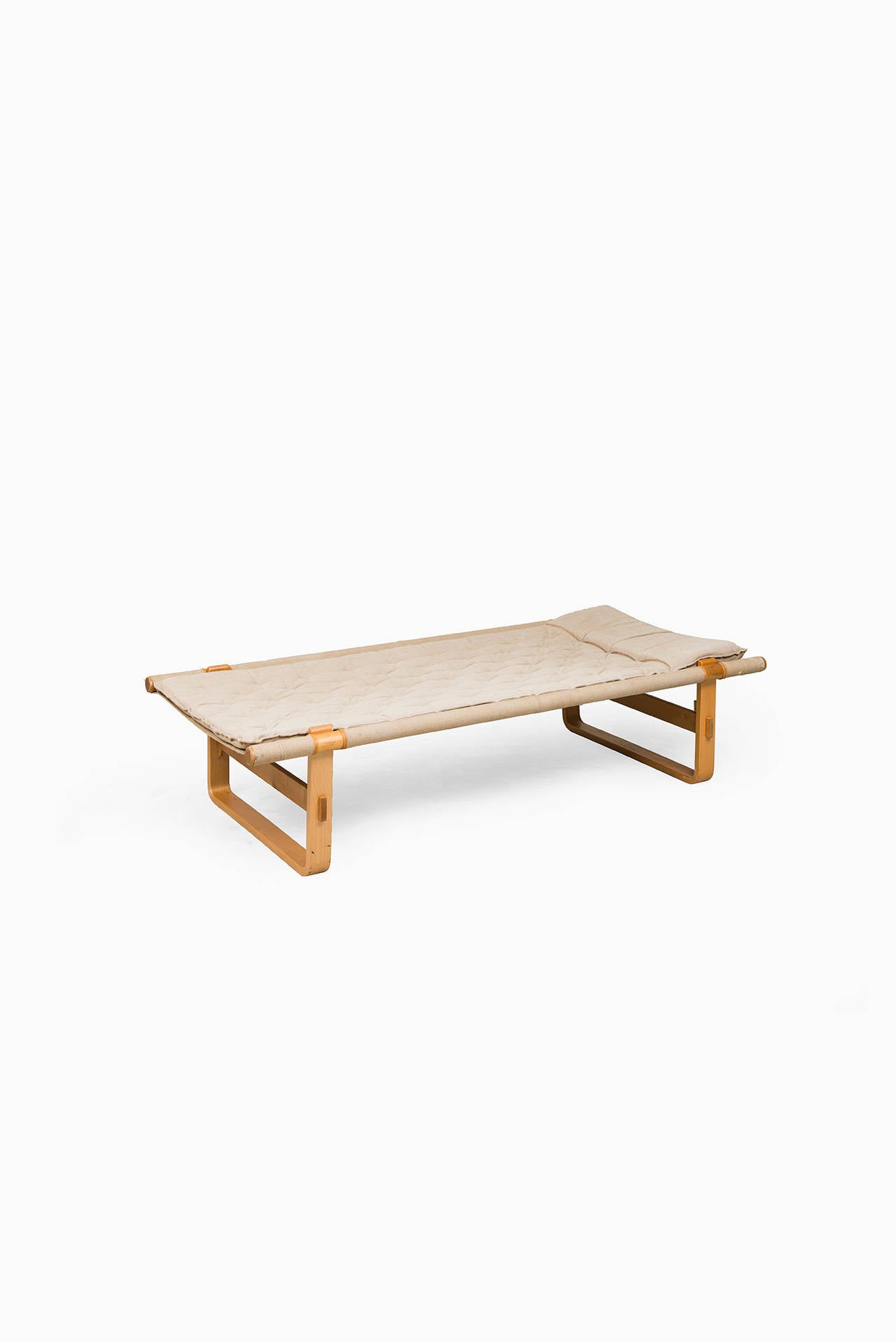 Birch Retro daybed in birch bentwood and beige canvas with brown leather details