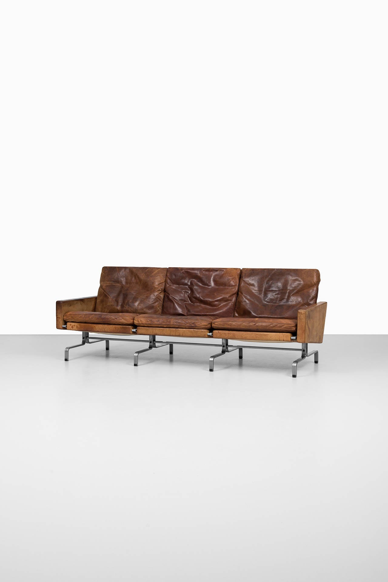 Rare PK-31/3 sofa in cognac brown leather with amazing patina and flat steel designed by Poul Kjærholm. Produced by first producer E. Kold Christensen in Denmark. Designed in 1958.