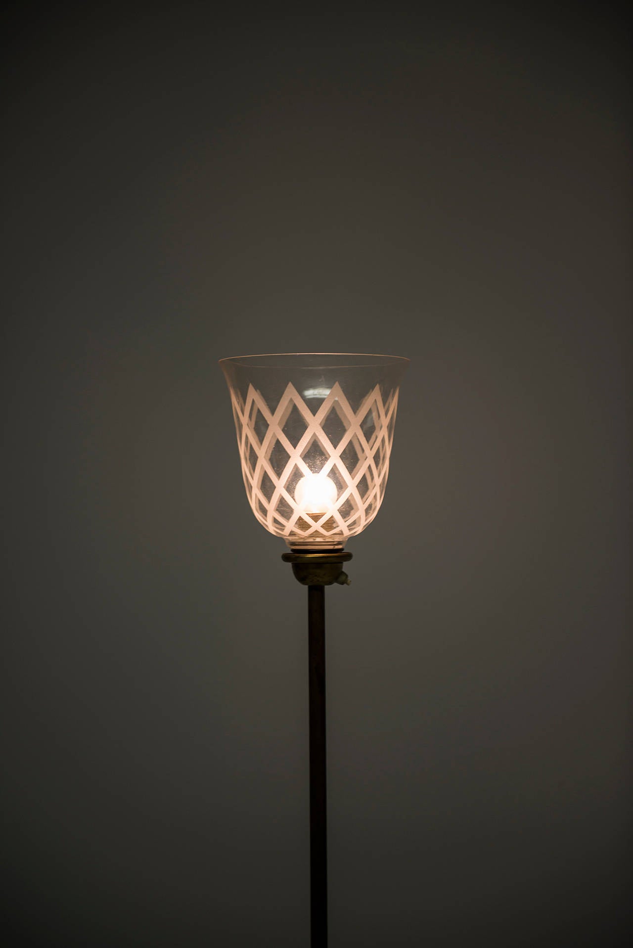 Swedish Bo Notini floor lamp in brass and etched glass by Glössner & Co in Sweden