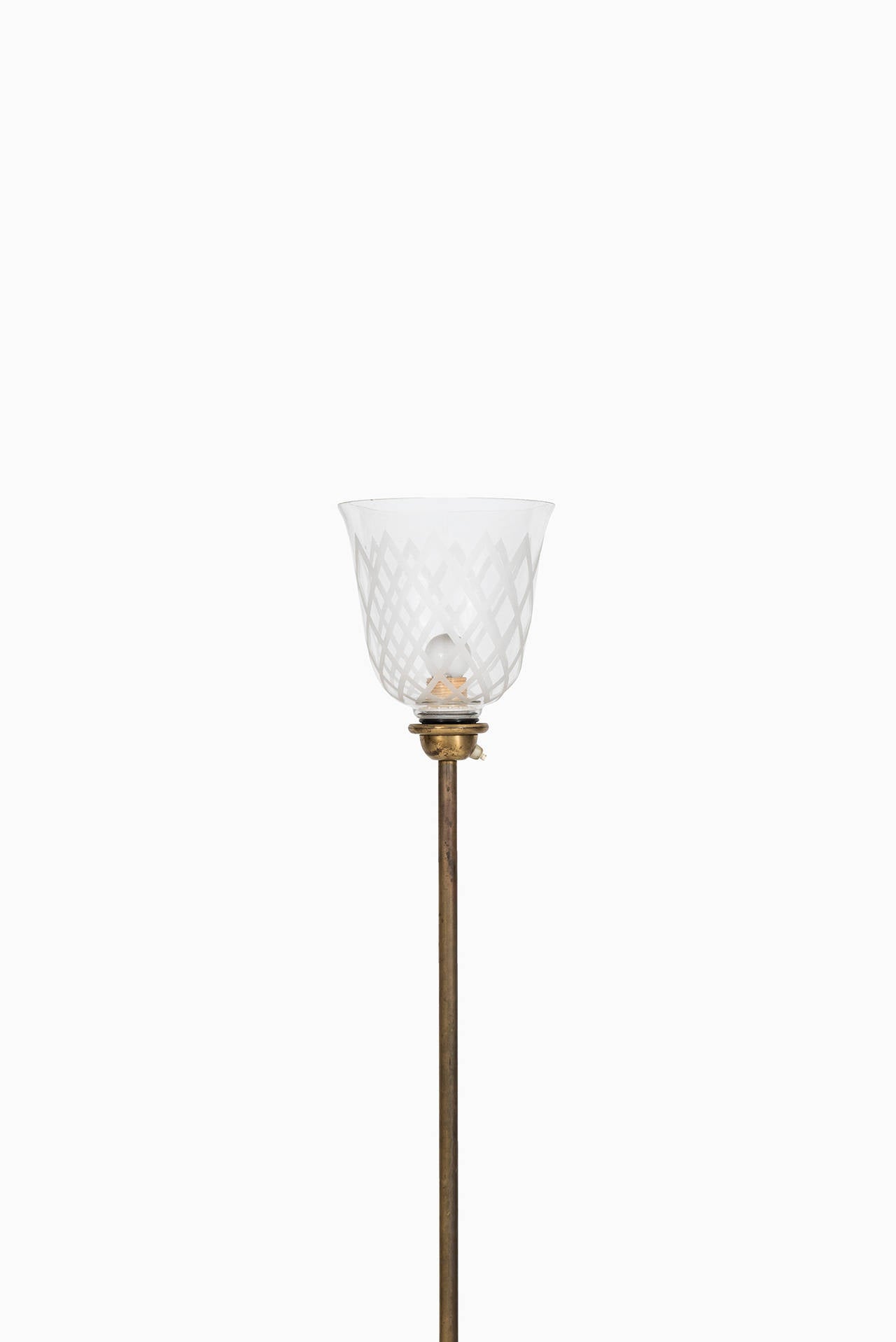 Mid-Century Modern Bo Notini floor lamp in brass and etched glass by Glössner & Co in Sweden