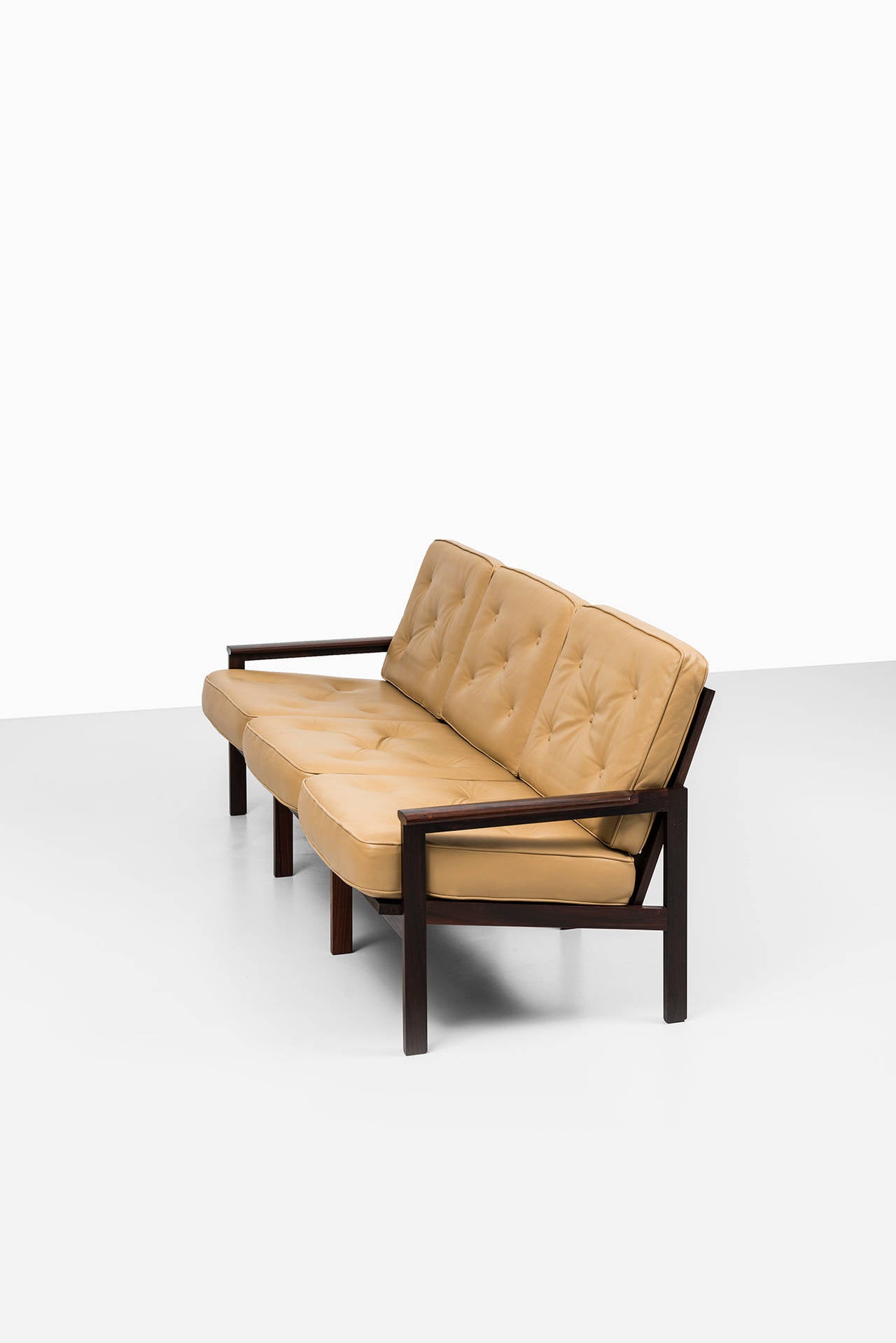 Mid-20th Century Illum Wikkelsø sofa model Capella by Niels Eilersen in Denmark