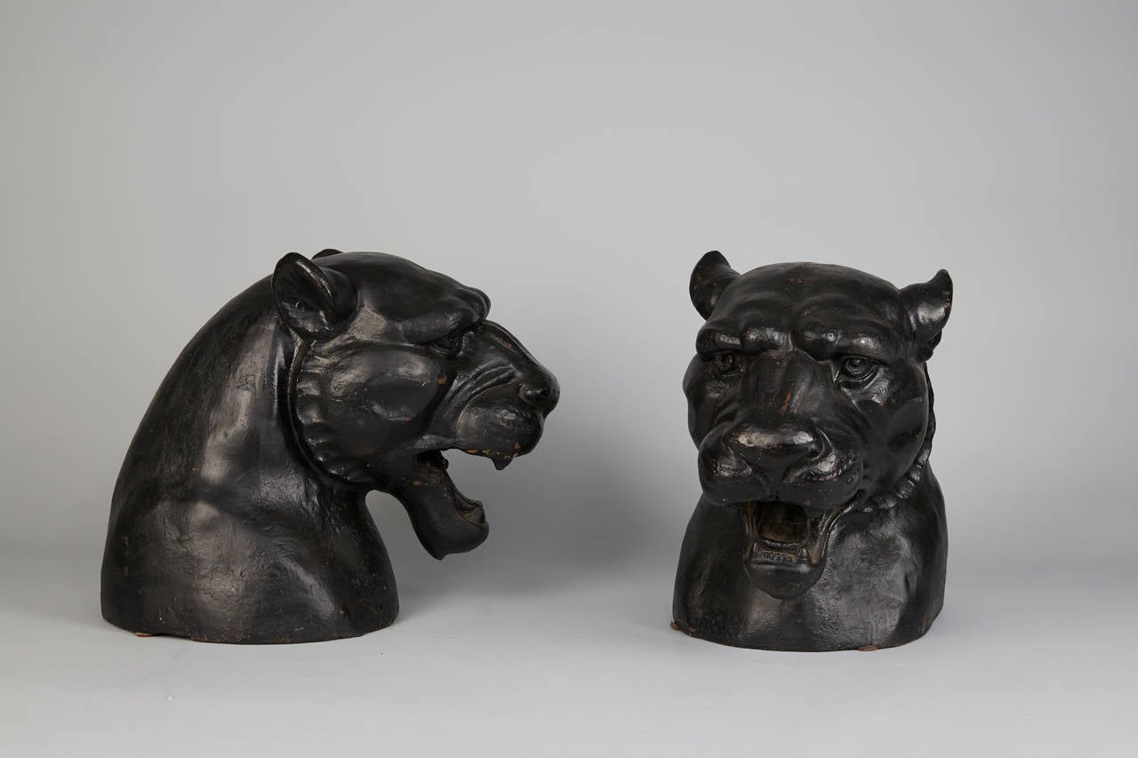 Majestic Pair of Cast Iron Lion Heads In Good Condition In Hamburg, DE