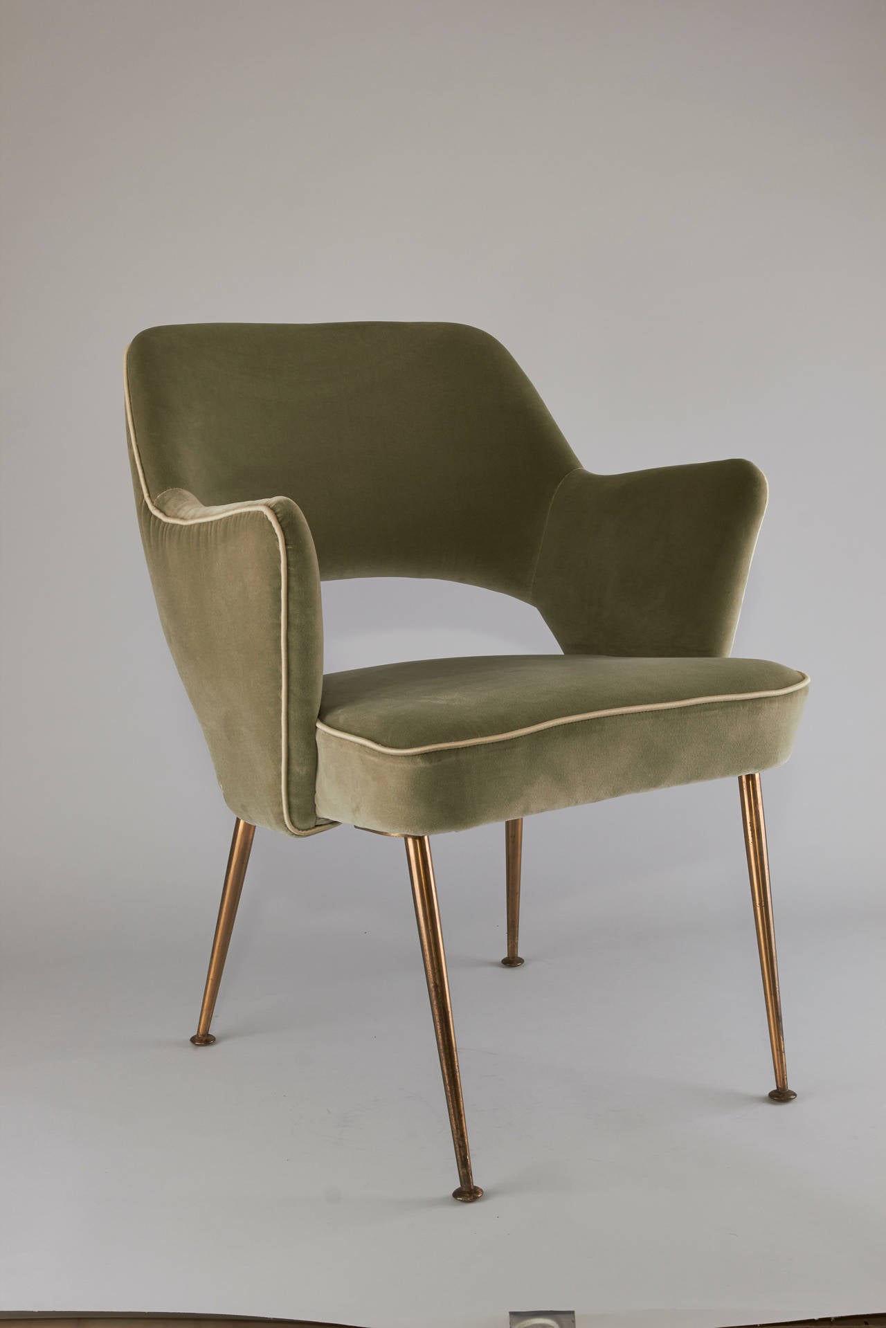 Two elegant armchairs by Lysberg, Hansen & Terp, Denmark.
New upholstered in light green velvet, with brass-plated legs.