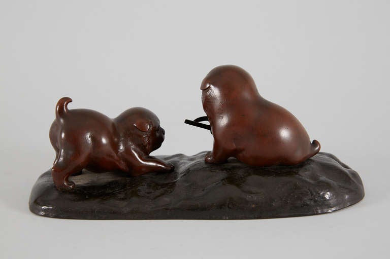 Japan Meiji Period Bronze of Two Playing  Puppy Dogs In Excellent Condition For Sale In Hamburg, DE