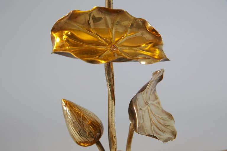 Elegant Brass Lotus Table Lamp In Excellent Condition In Hamburg, DE