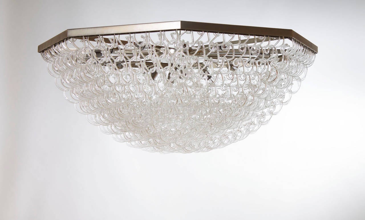 Fatto a mano Lampada da incasso in vetro di Murano fatta a mano con catene trasparenti e design scultoreo degli anni '80. in vendita