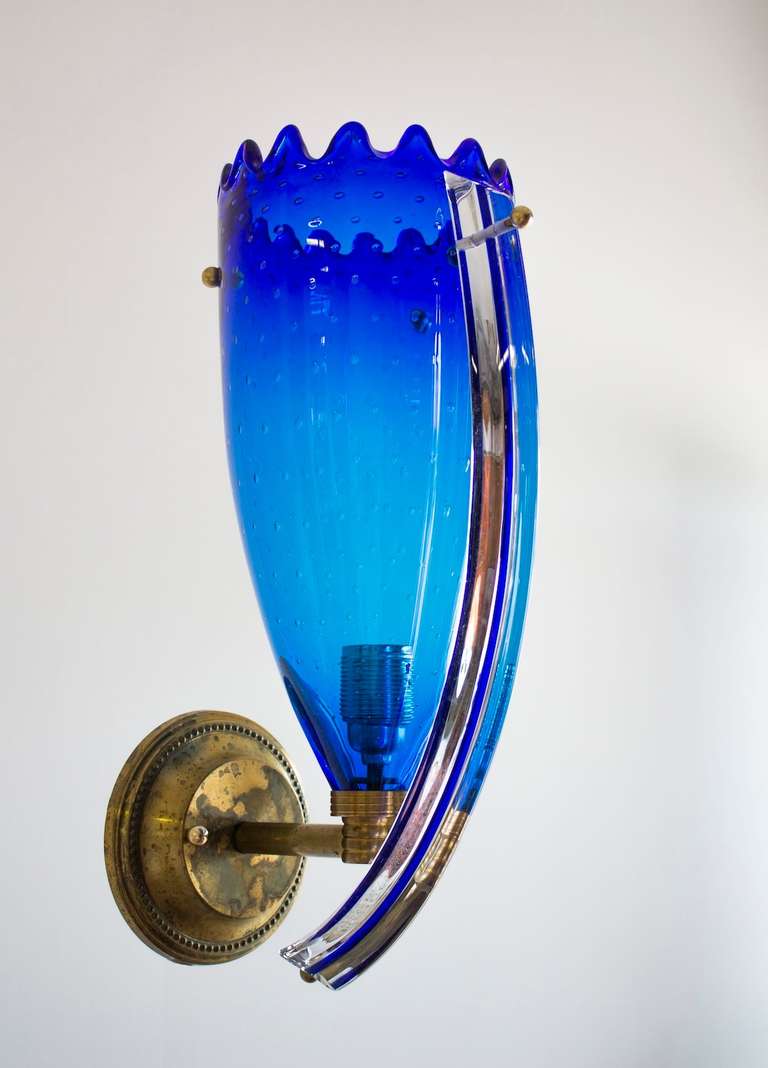 Italian Pair of submerged Sconces Charming Blue Murano Glass Giovanni Dalla Fina 1960s For Sale