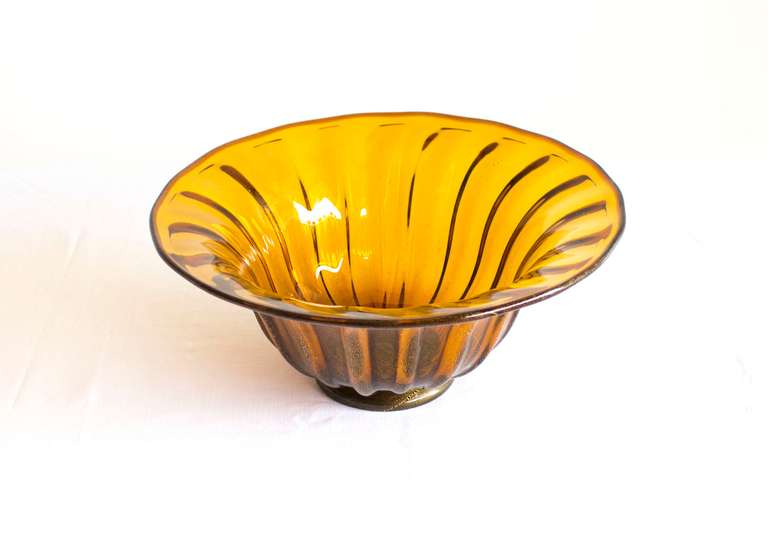 Elegant and sophisticated Murano bowl in amber color with gold rifiniture, in excellent original condition, design attributed to Ercole Barovier from Barovier & Toso, circa 1960s. The bowl is 5 inches high, by 11 inches diameter.