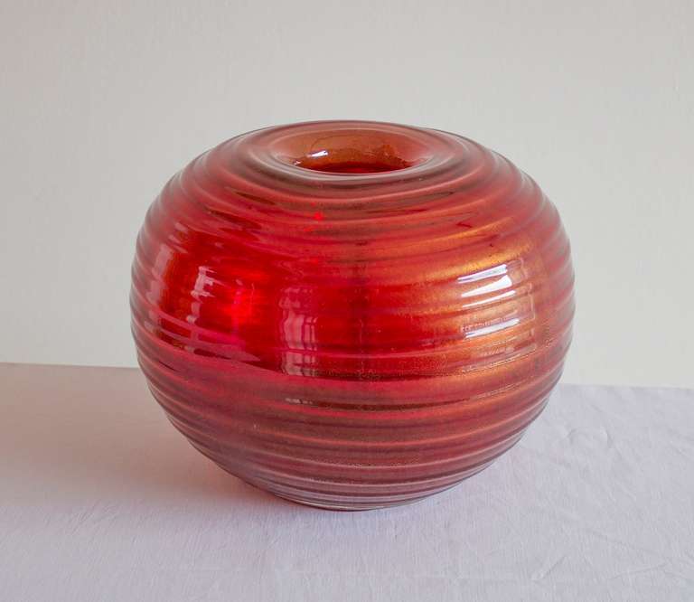 Hand-Crafted Italian Murano Vase Attributed to Seguso
