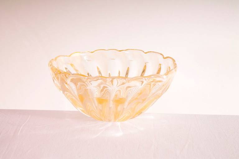 Schale aus mundgeblasenem Muranoglas mit Blattgold, 1950er Jahre Italien (Art déco) im Angebot
