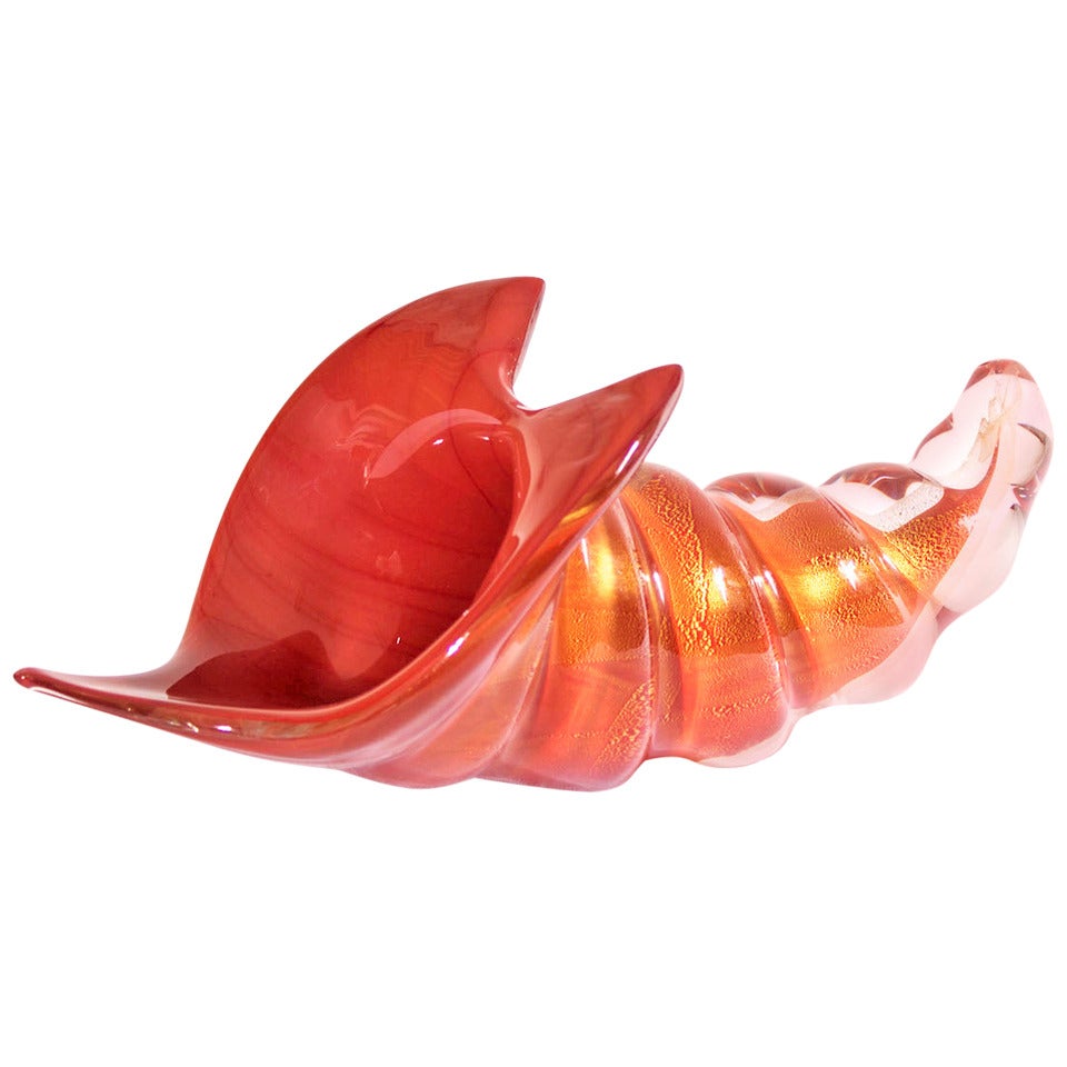Elegant Murano Glass Shell Sculpture in Ruby hues and Submerged Gold 1980s Italy For Sale