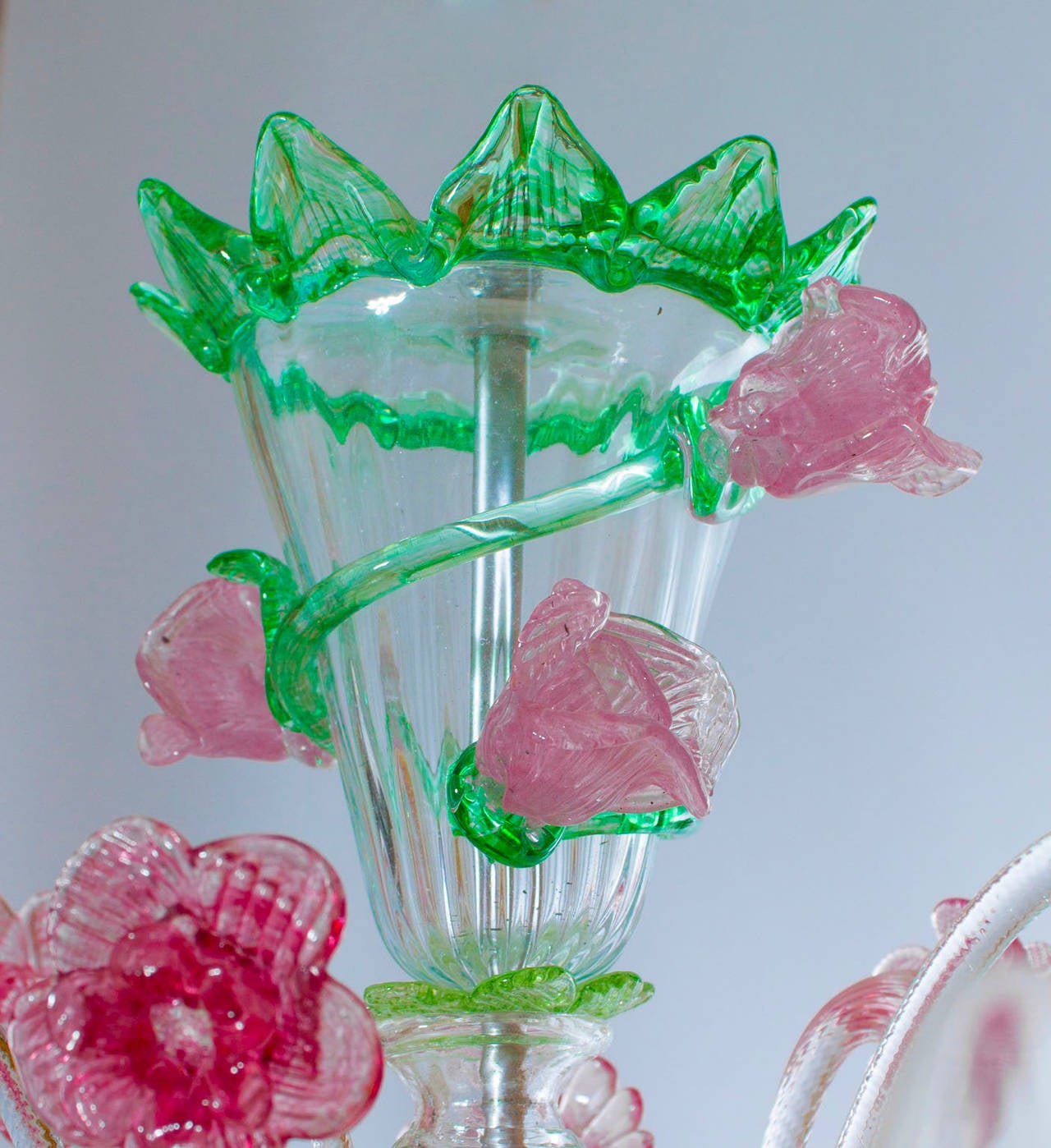 Handgefertigtes italienisches „Flower“  Muranoglas-Kronleuchter in Grün und Rosa, 1990er Jahre (Italienisch) im Angebot