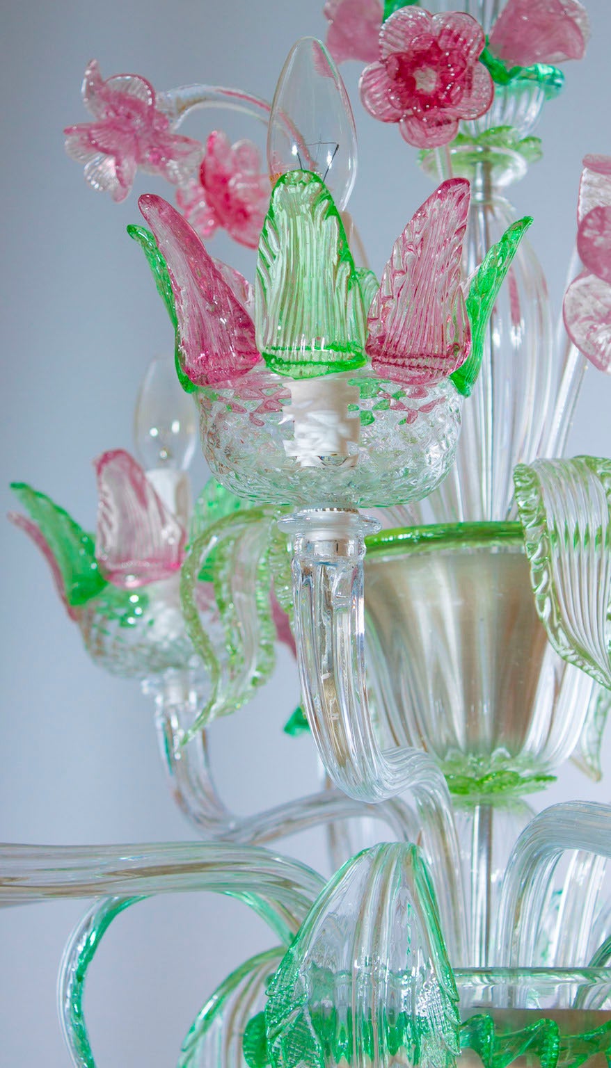Handgefertigtes italienisches „Flower“  Muranoglas-Kronleuchter in Grün und Rosa, 1990er Jahre (Ende des 20. Jahrhunderts) im Angebot