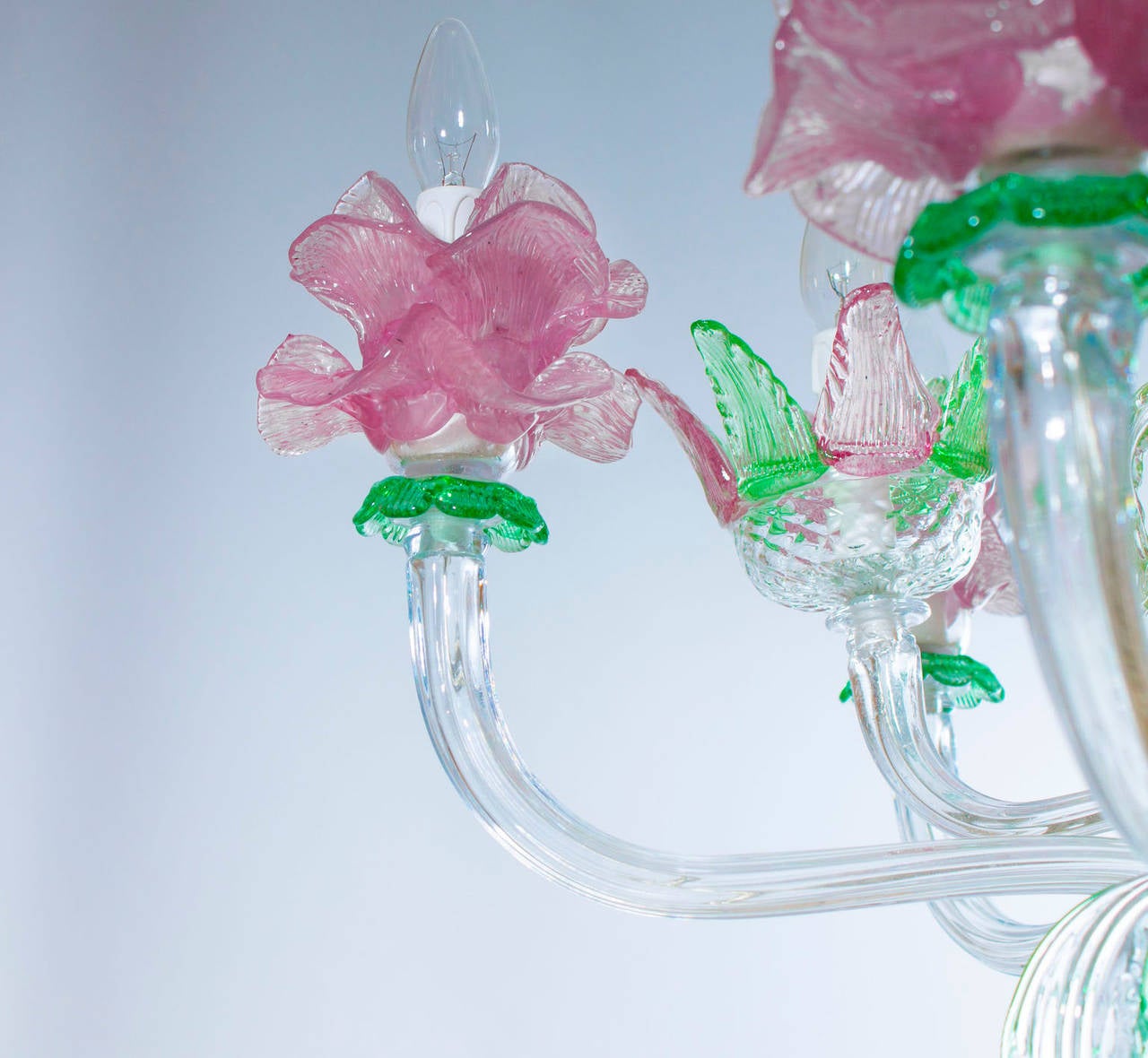 Handgefertigtes italienisches „Flower“  Muranoglas-Kronleuchter in Grün und Rosa, 1990er Jahre (Glaskunst) im Angebot