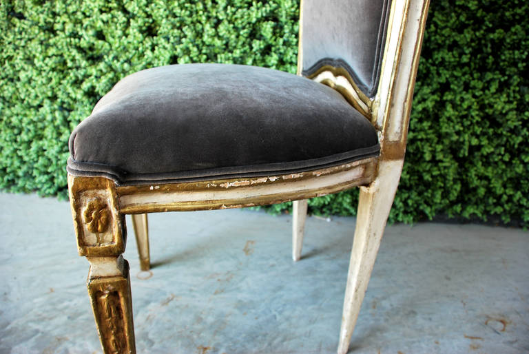 18th Century Italian Painted Chairs In Distressed Condition For Sale In Houston, TX