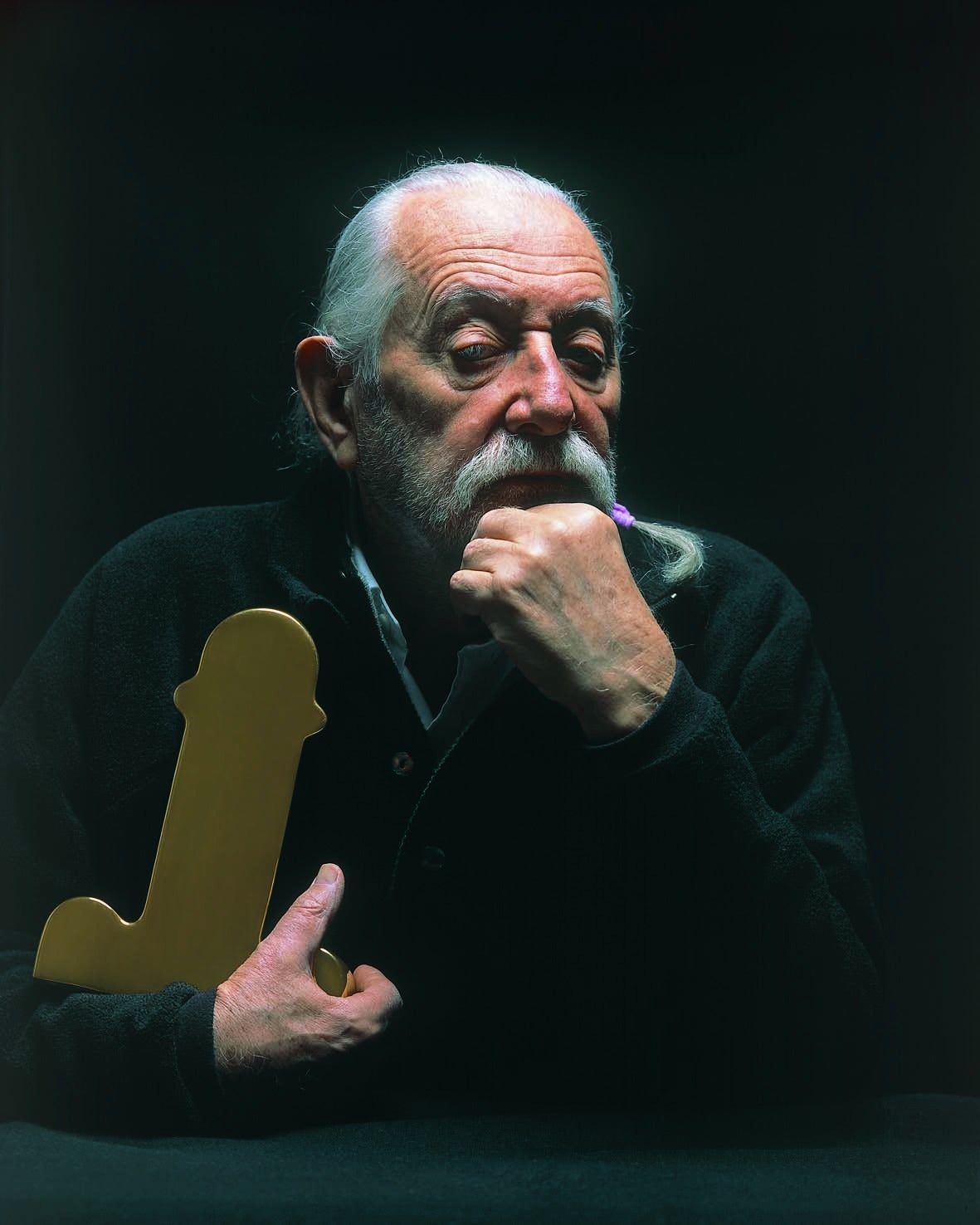 In 1973 Ettore Sottsass created the famous Shiva vase for BD Barcelona. The original design was in gold (the second image showed Ettore Sottsass with the prototype in his hand).

But this vase was always produced by BD Barcelona in pink