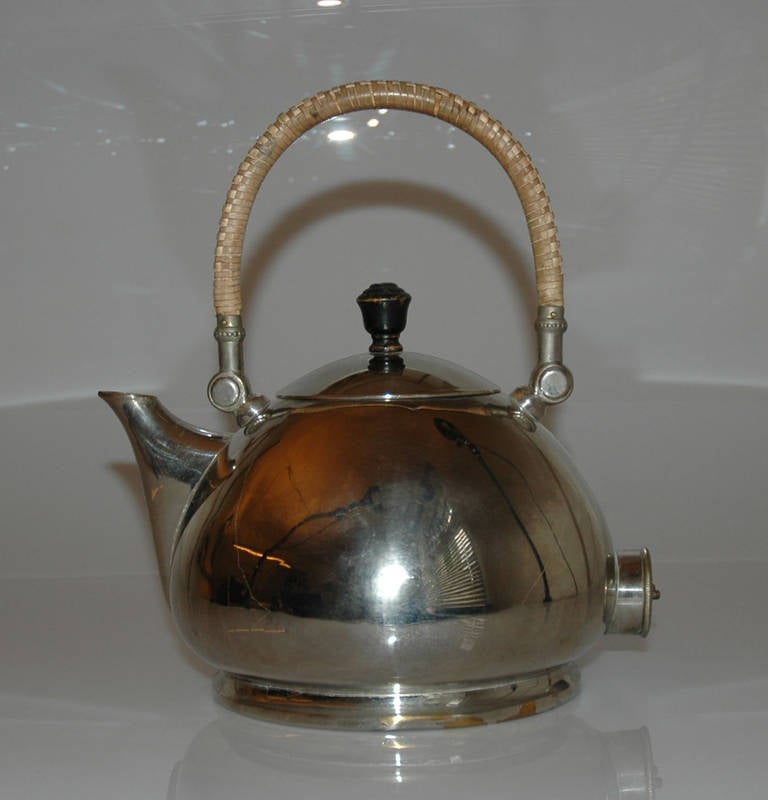 Famous tea and water kettle by Peter Behrens

This electrical tea kettle of Peter Behrens is an important sample for the beginning of early industrial design. Peter Behrens established for the AEG the worlds first corporate design – from