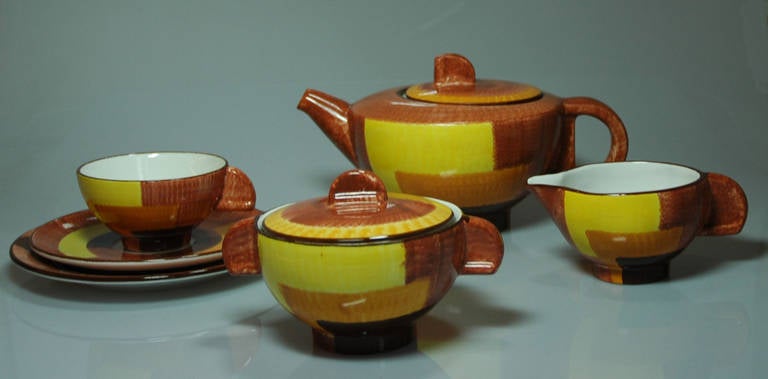 Born in Hungary, Eva Zeisel worked for the German company Schramberg Majolika, where she created different tea services between 1928-1930. Later she immigrated to the USA, to get an important designer for ceramics.

The tea set is one of her most