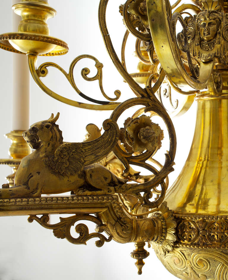 Thomas Messenger & Sons Chandelier Featuring Leonine Dragons In Good Condition In Paris, FR