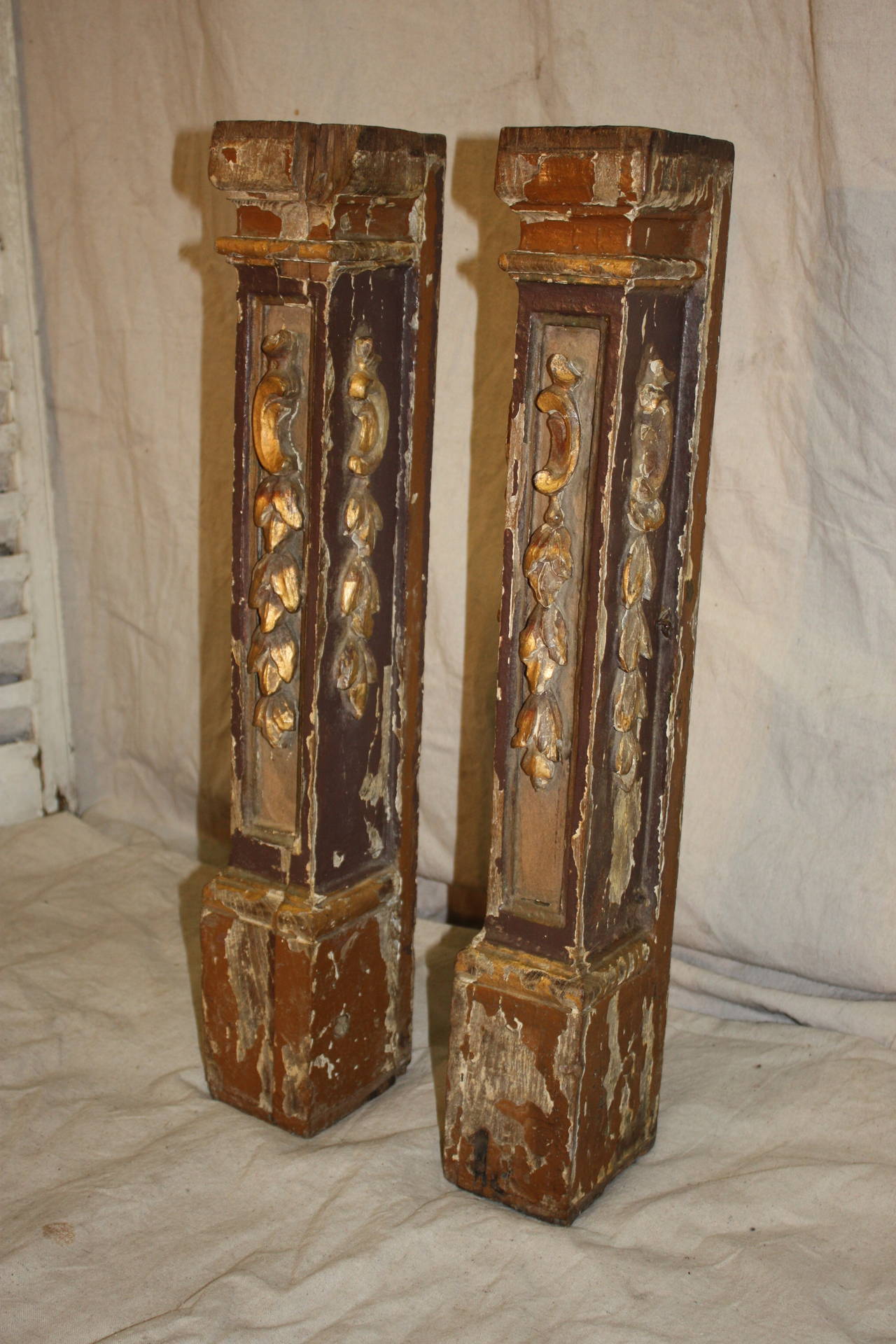 Hand-Carved 18th Century Pair of Italian Pedestals For Sale