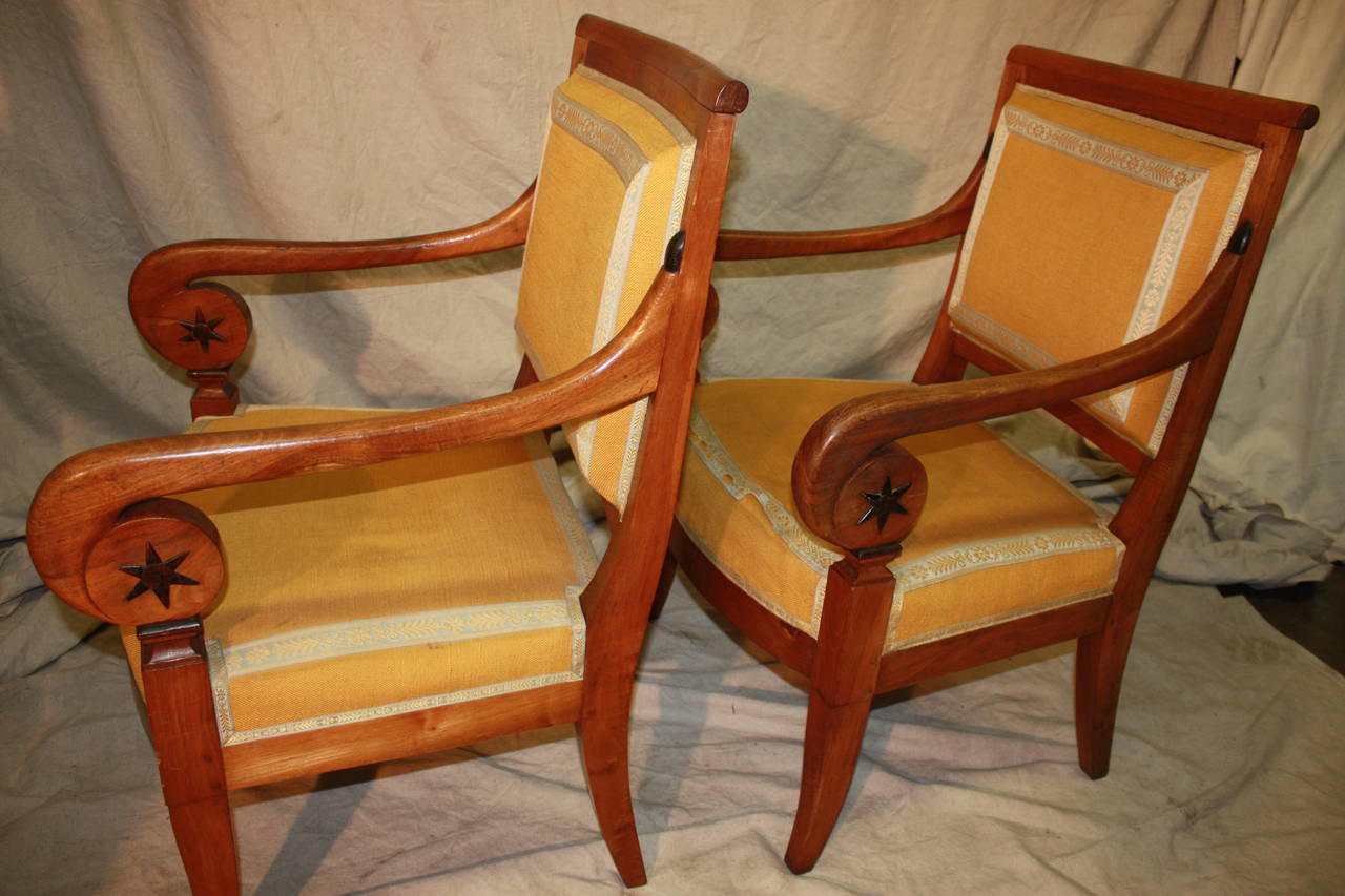 Magnificent pair of Biedermeier armchairs. Provenance from Paris, France. The wood is made of blond walnut. The side arms wear a star.