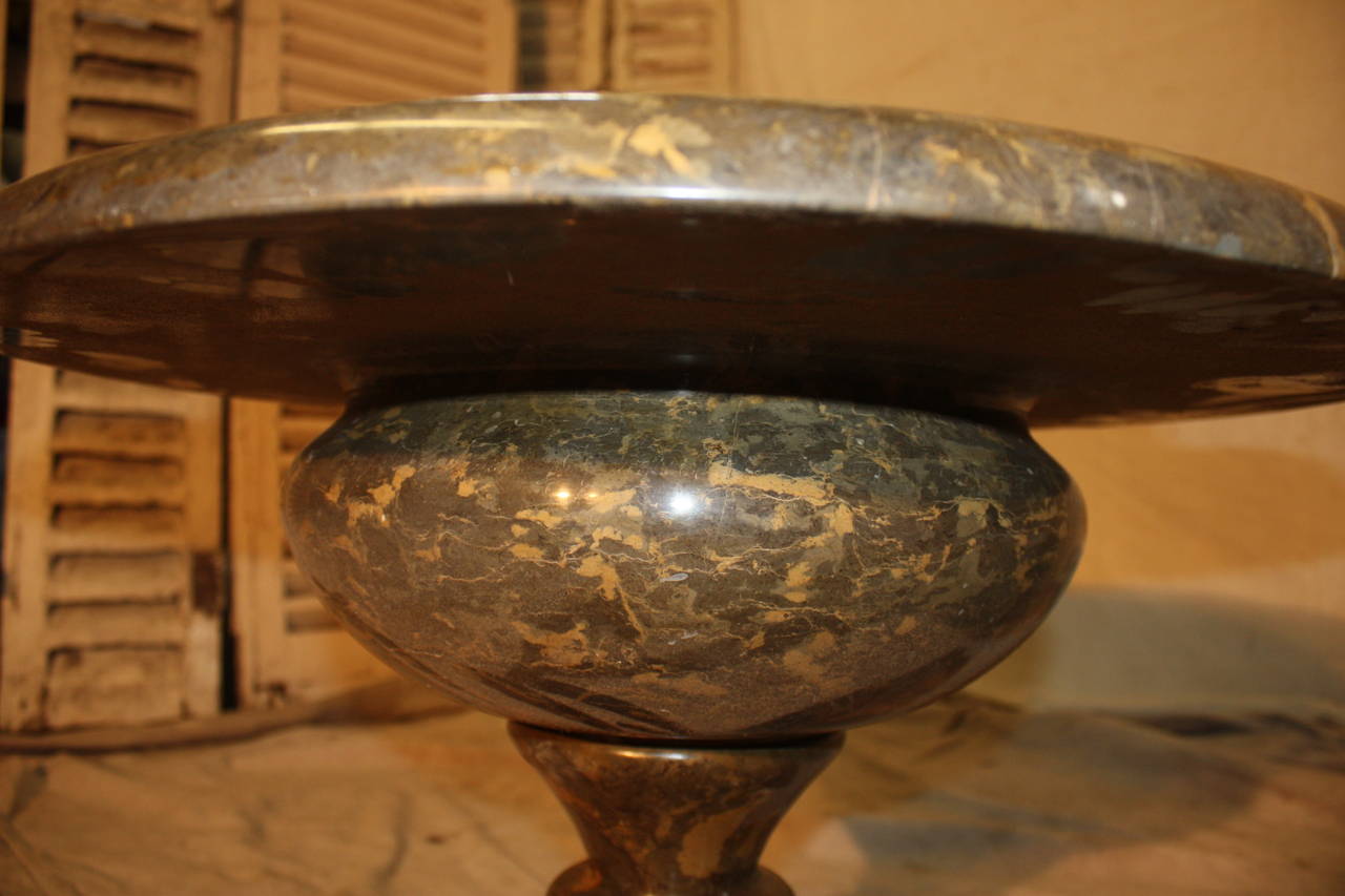 Mid-20th Century Marble Urn In Good Condition For Sale In Stockbridge, GA