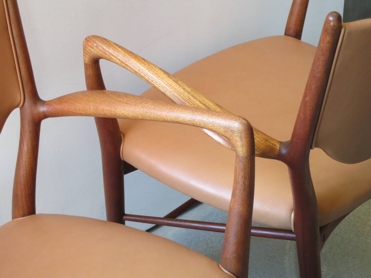 Mid-20th Century Pair of NV46 Chairs by Finn Juhl in Teak with Natural Leather Upholstery For Sale