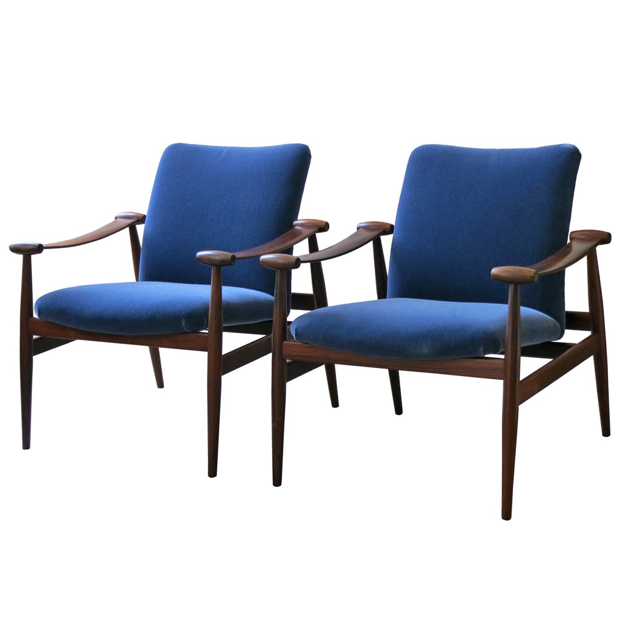 Finn Juhl early pair of "Spade Chairs" in rosewood with blue mohair upholstery For Sale