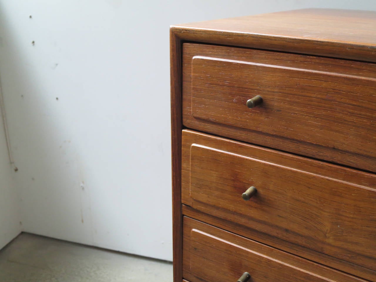 Mid-20th Century Beautifully Proportioned Rosewood Cabinet in Two Sections by Ole Wanscher For Sale