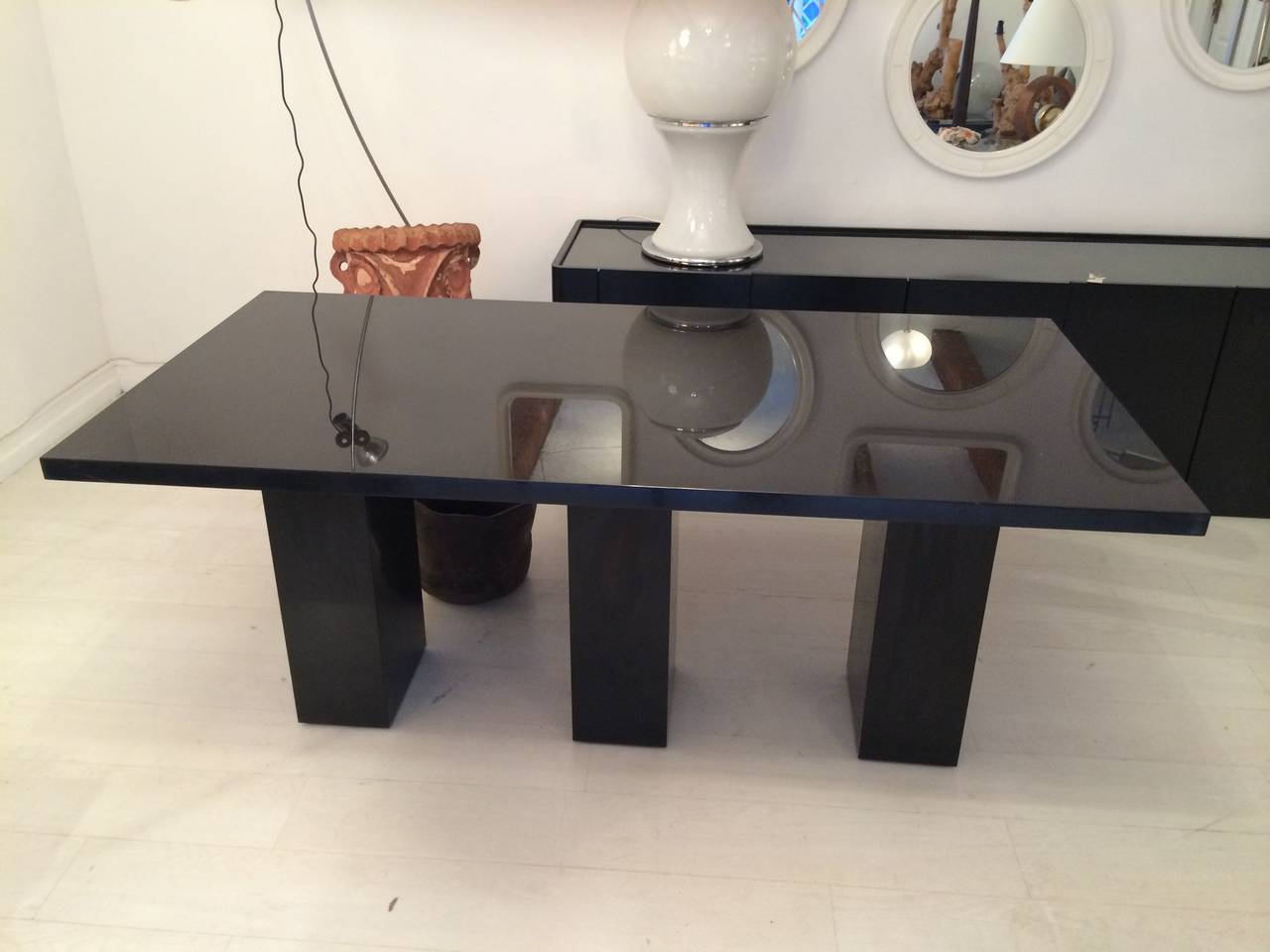 Important table in massive absolute black marble For Sale 3