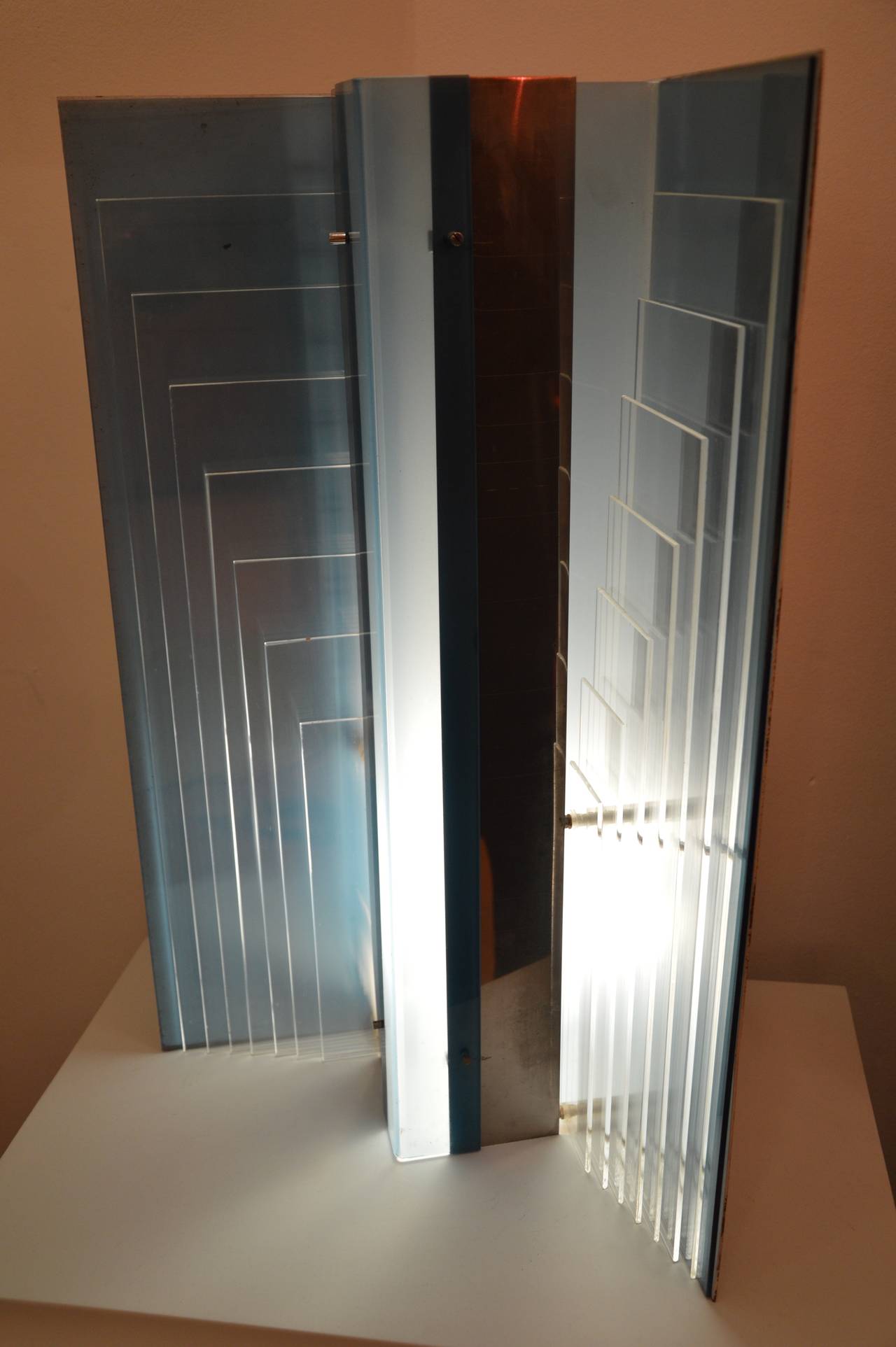 French Modernist table lamp in steel and plexiglas For Sale