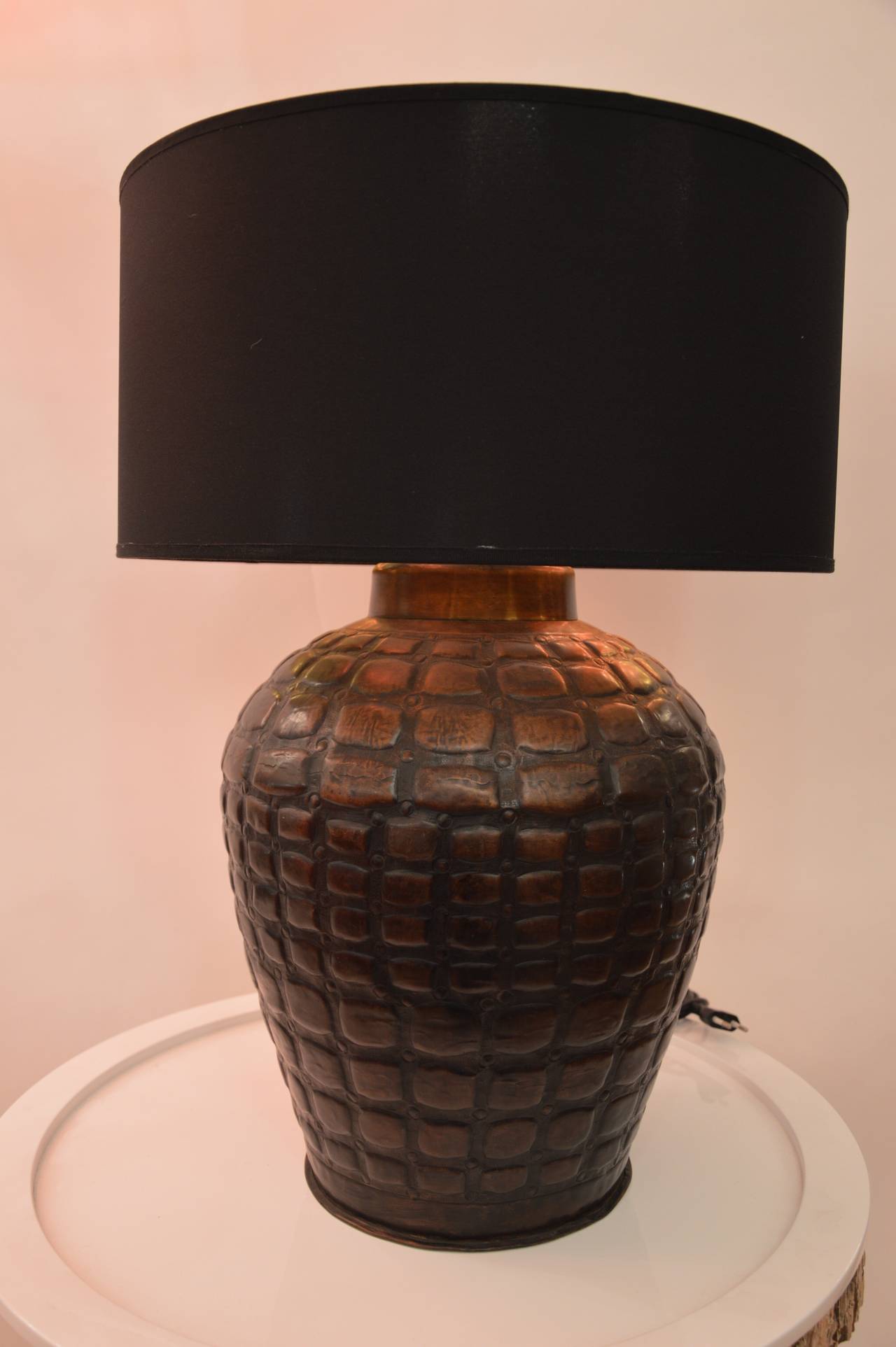 Late 20th Century Pair of Decorative Table Lamps in Brass Cover with Copper Patina For Sale