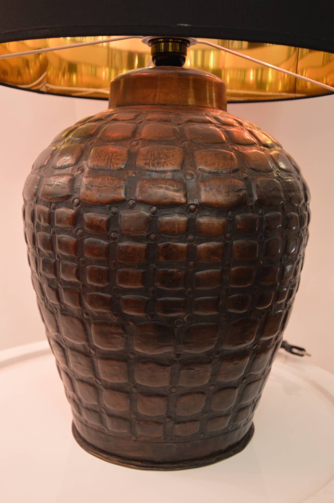 Pair of Decorative Table Lamps in Brass Cover with Copper Patina For Sale 3
