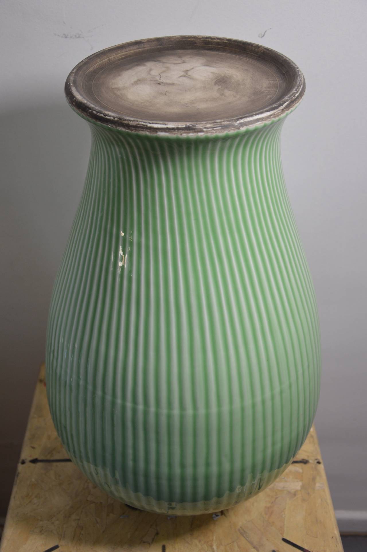 Important Green Vase in Hydric Shape For Sale 2