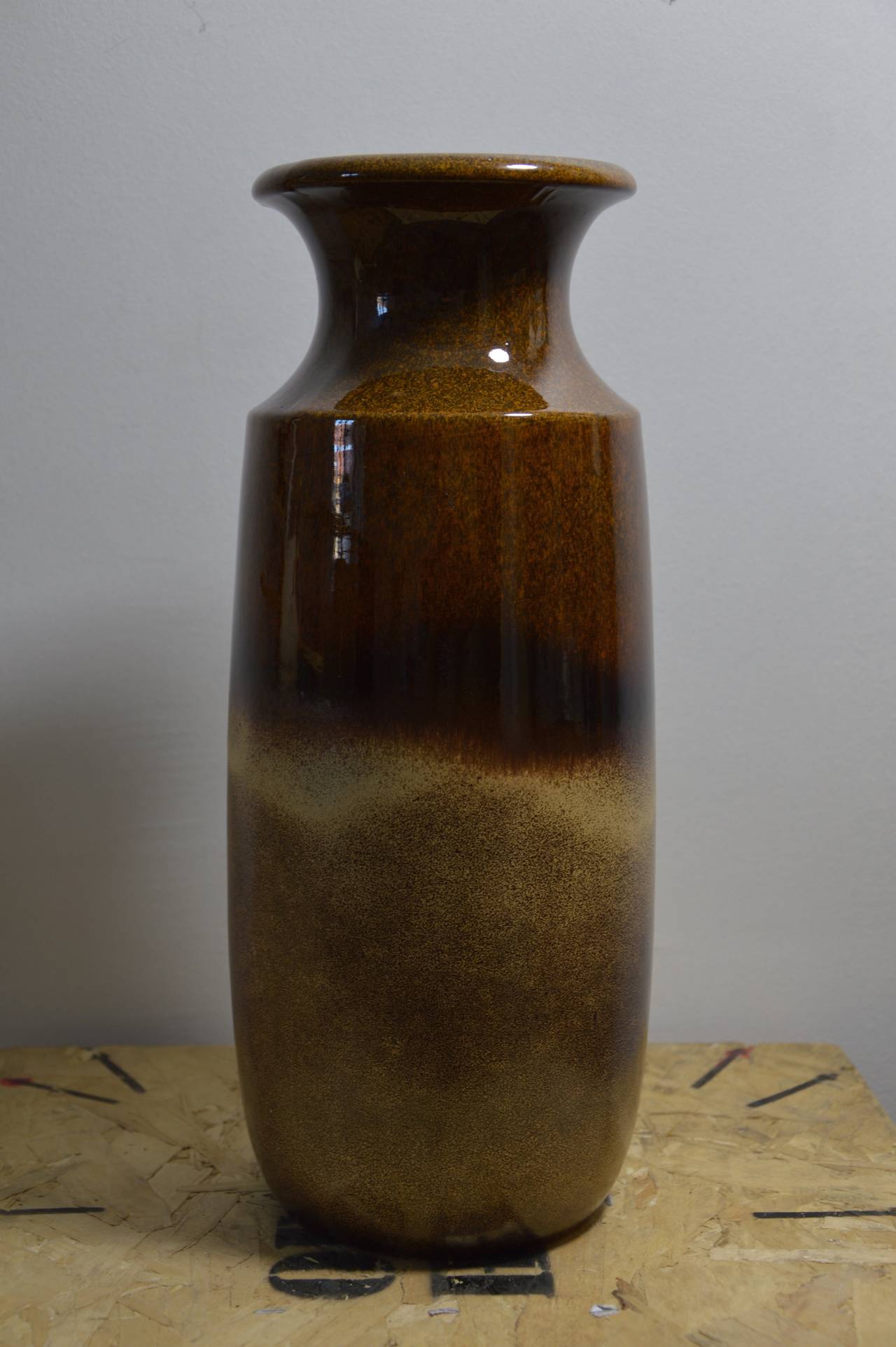 Big vase in brown and beige ceramic, german work circa 1980 of the manufacturer Scheurich Keramik. 
Measures :  H : 42cm  Diameter : 16cm  Diameter of the top : 14,5cm