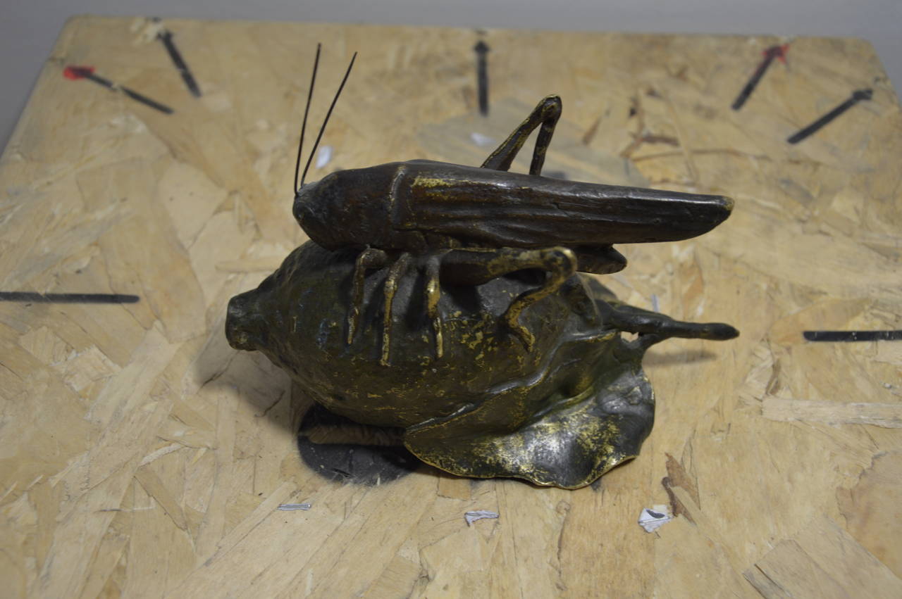 Sculture In Bronze Representing a Grasshopper or Locust on a Lemon In Excellent Condition For Sale In Nice, FR