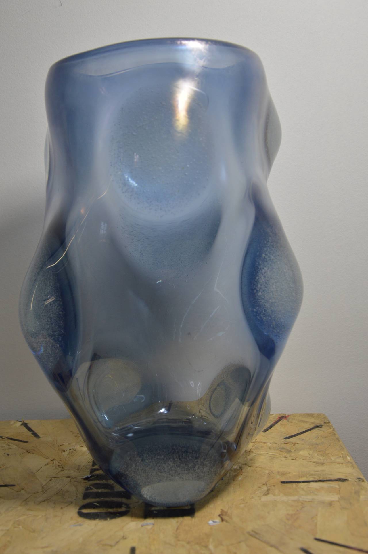 Important vase by Massimo Micheluzzi, unique piece made by hand. 
Signed on the bottom, with certificate. 
Measures : H : 42cm  D : 25cm