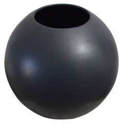 Black Round Jar in Ceramic