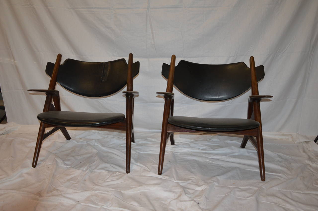 Complete Salon with a Pair of Chairs and Table